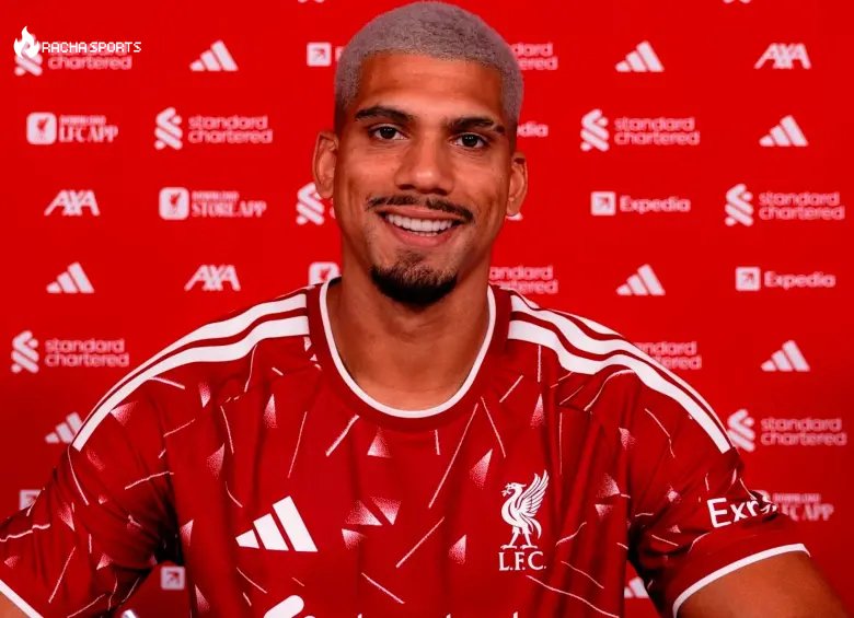 Liverpool refuerza su defensa: cesión de Araújo con opción de 55M